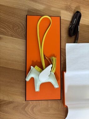 HERMES NWT Pegase PM Vert Fizz/ Lime/ New White